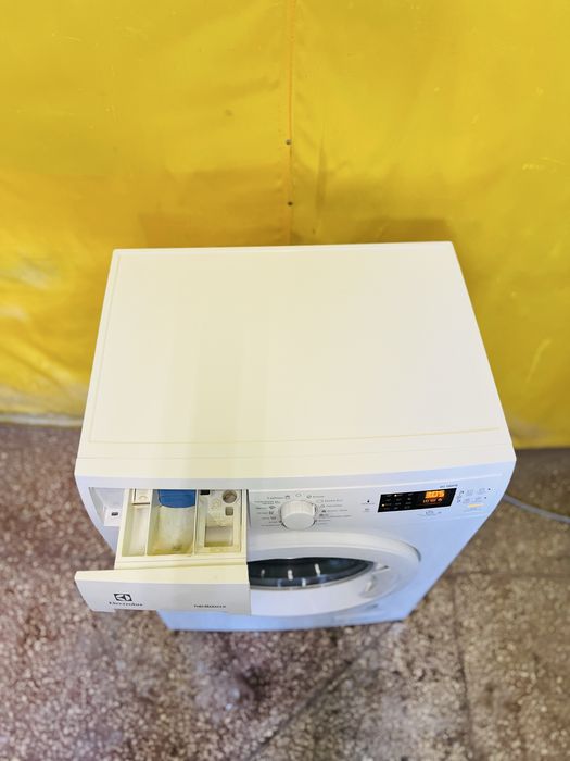 Стиральная машина Electrolux EWS1064EDW,6kg,Class A+