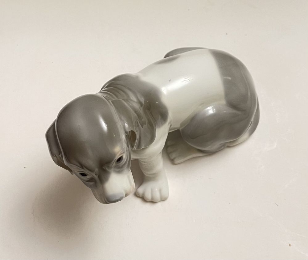 Stara figurka ceramiczna porcelanowa vintage pies szczeniak