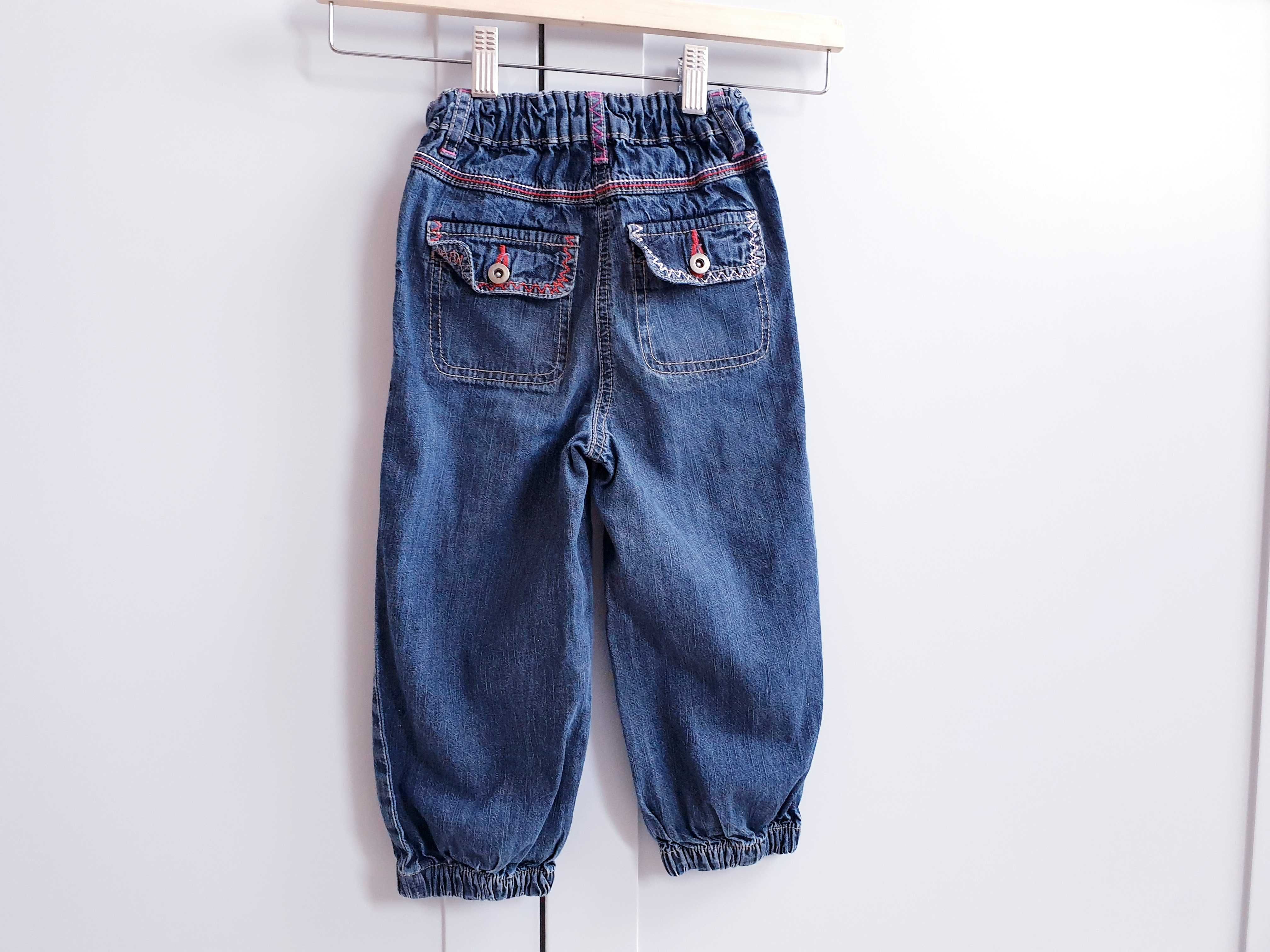 Granatowe spodnie dżinsowe jeansy z gumka Pretty Sille 86 92