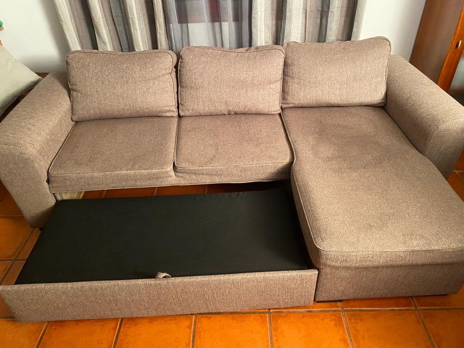 Sofa cama com chaise longue e arca
