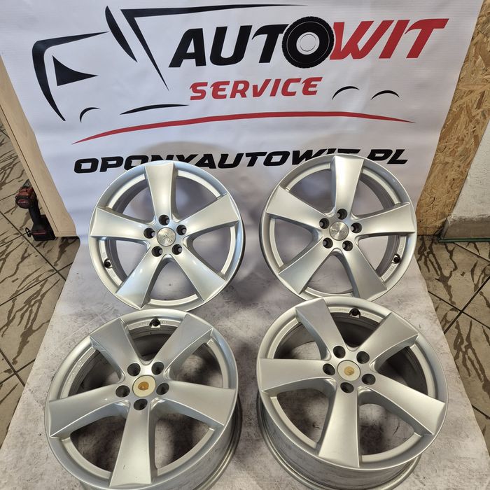 71. Felgi 18 cali Ford