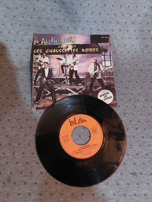 Discos de vinil elvis entre outros