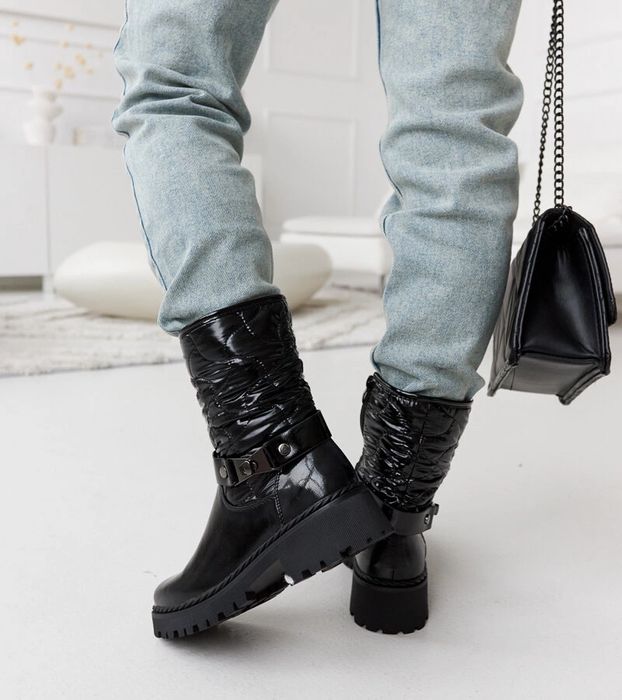 Czarne lakierowane buty z ozdobnym paskiem Lido