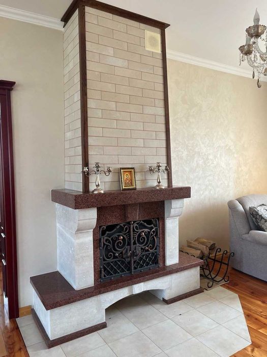 Продається сучасний приватний будинок с. Угринів 252 м2, 10 сот землі