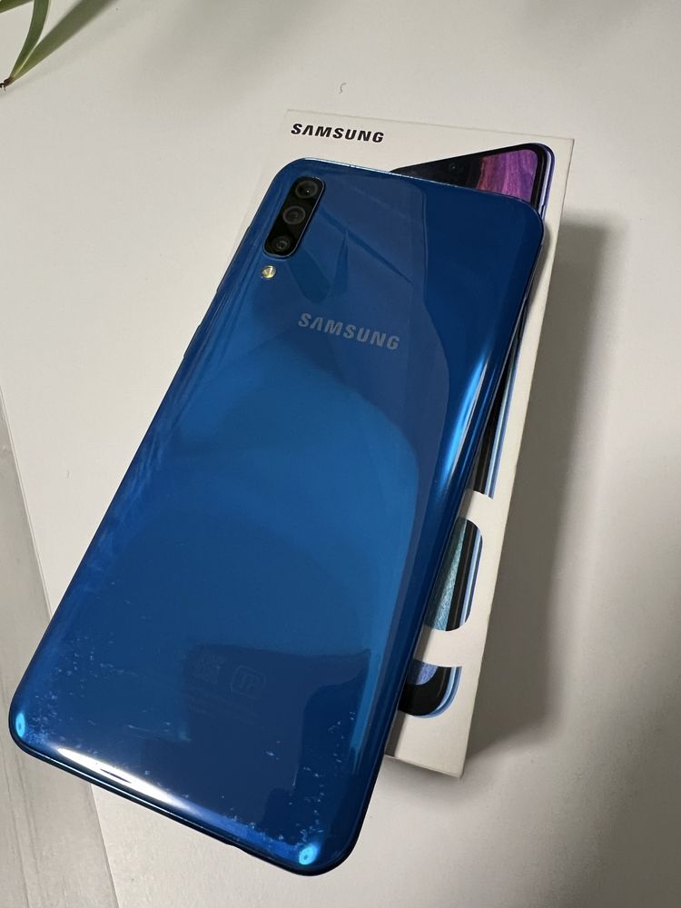Продам телефон Samsung A50