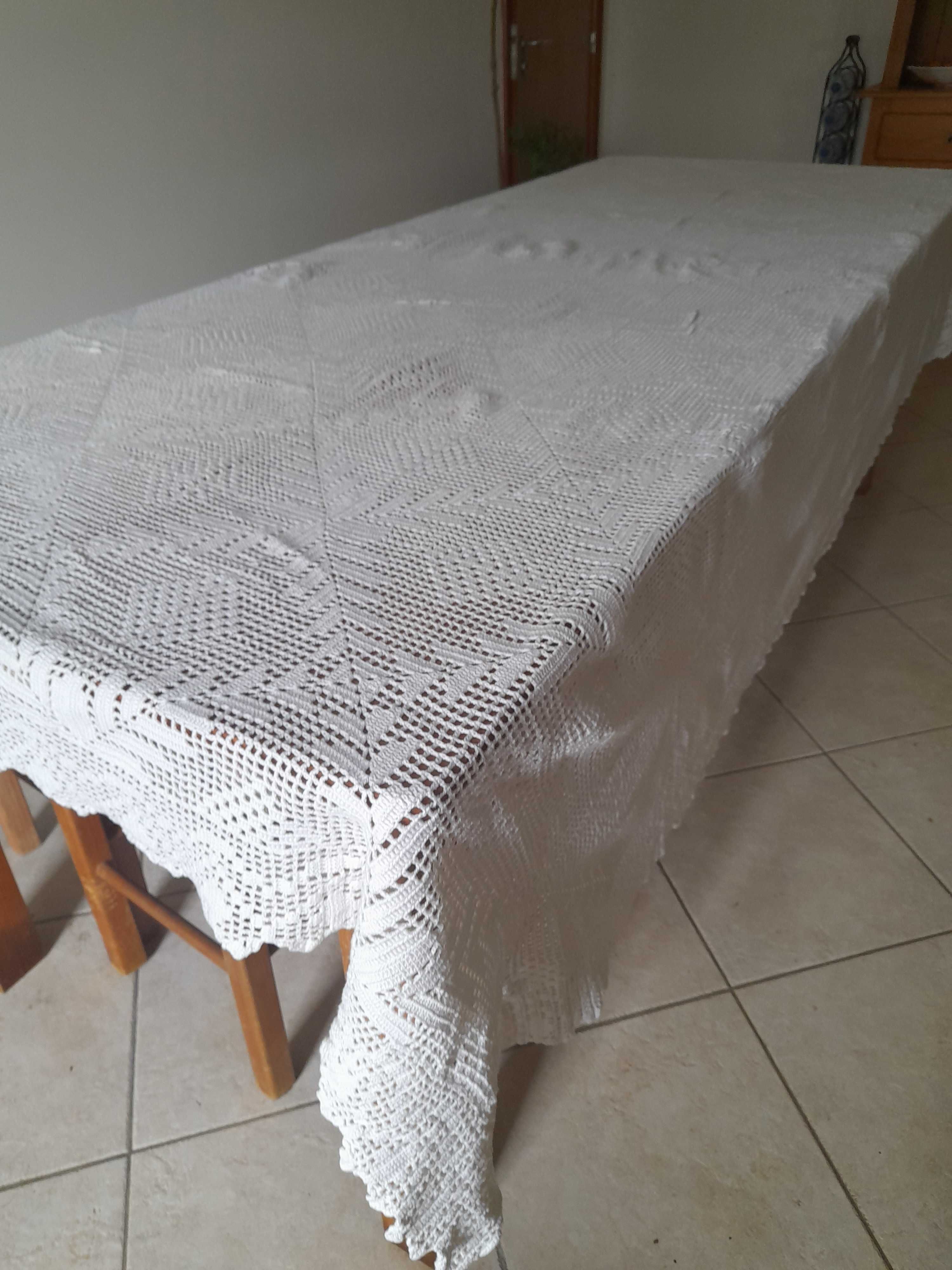Toalha de renda mesa 2,80x1,70 antiga bem conservada