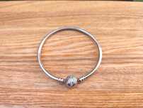 Pandora bransoletka Bangle Moments Unikalny Płatek Śniegu 590740CZ 17