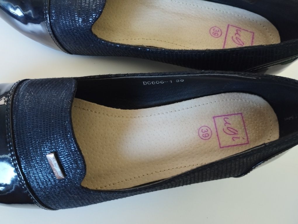 Czarne buty lakierki na niskim słupku, wkładka skóra, r. 39