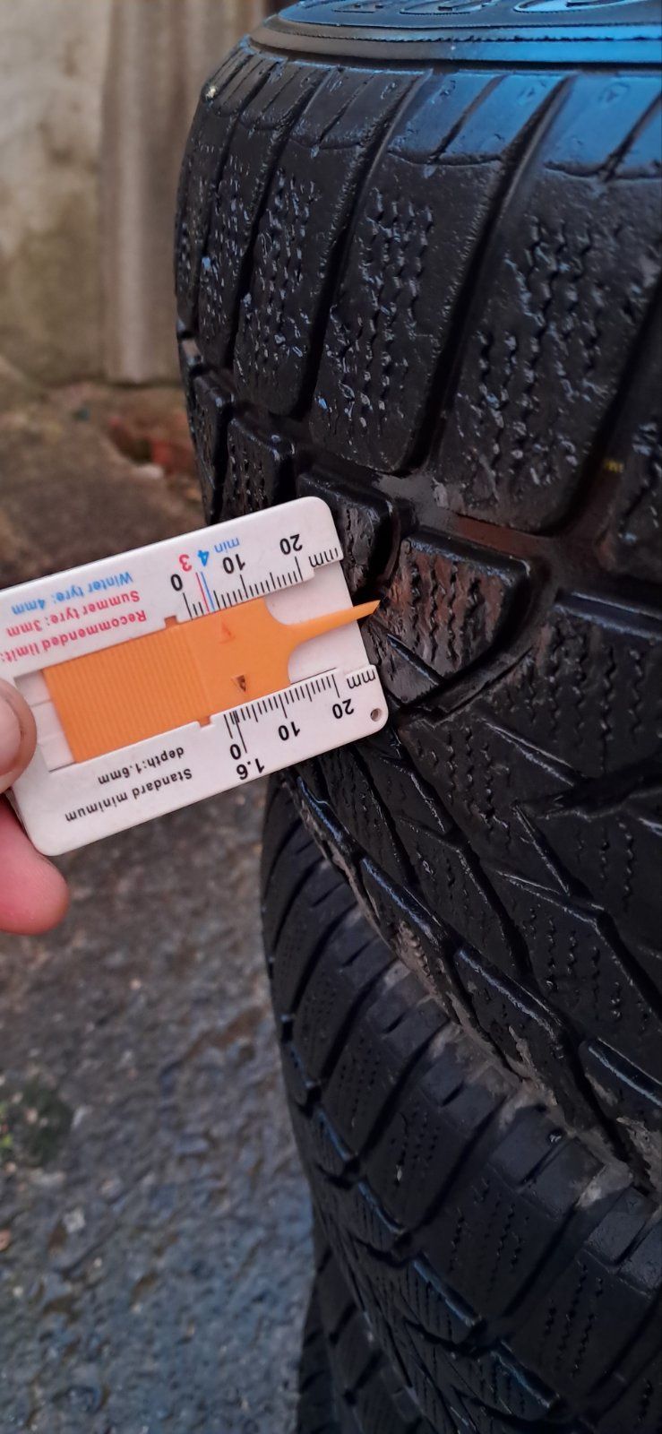 Продам зимову гуму 205 / 55 / R16 Dunlop Wintersport 4D