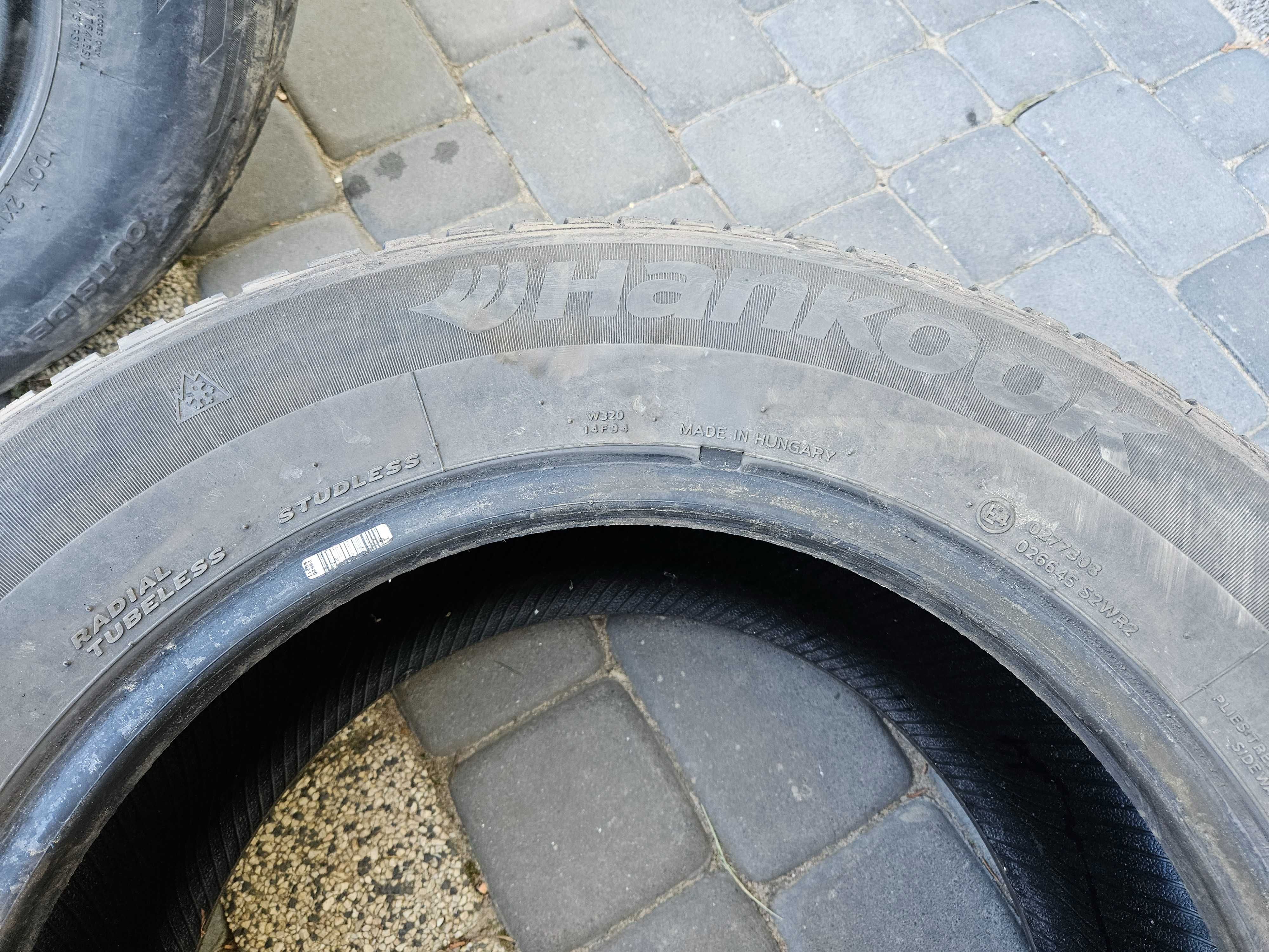 Opony zimowe Hankook 235/60R16