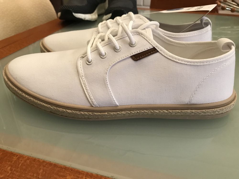 Продам мужскую обувь новую в иднальном состоянии 42 размер