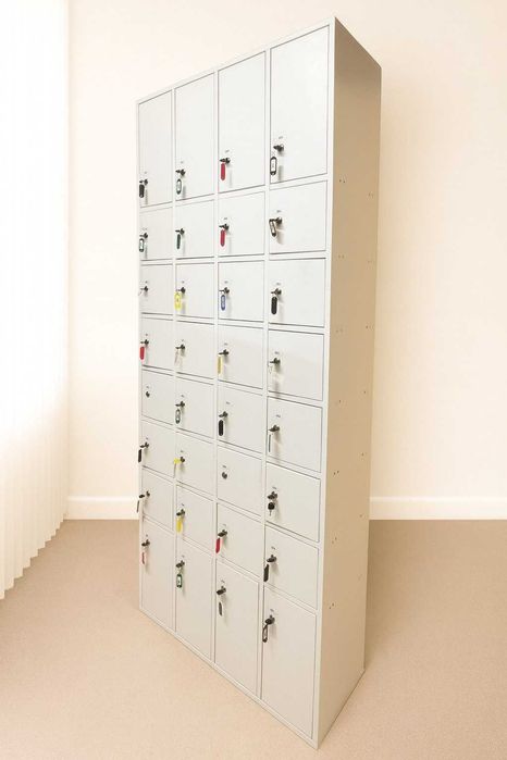 Локер дерев’яний на 32 комірки