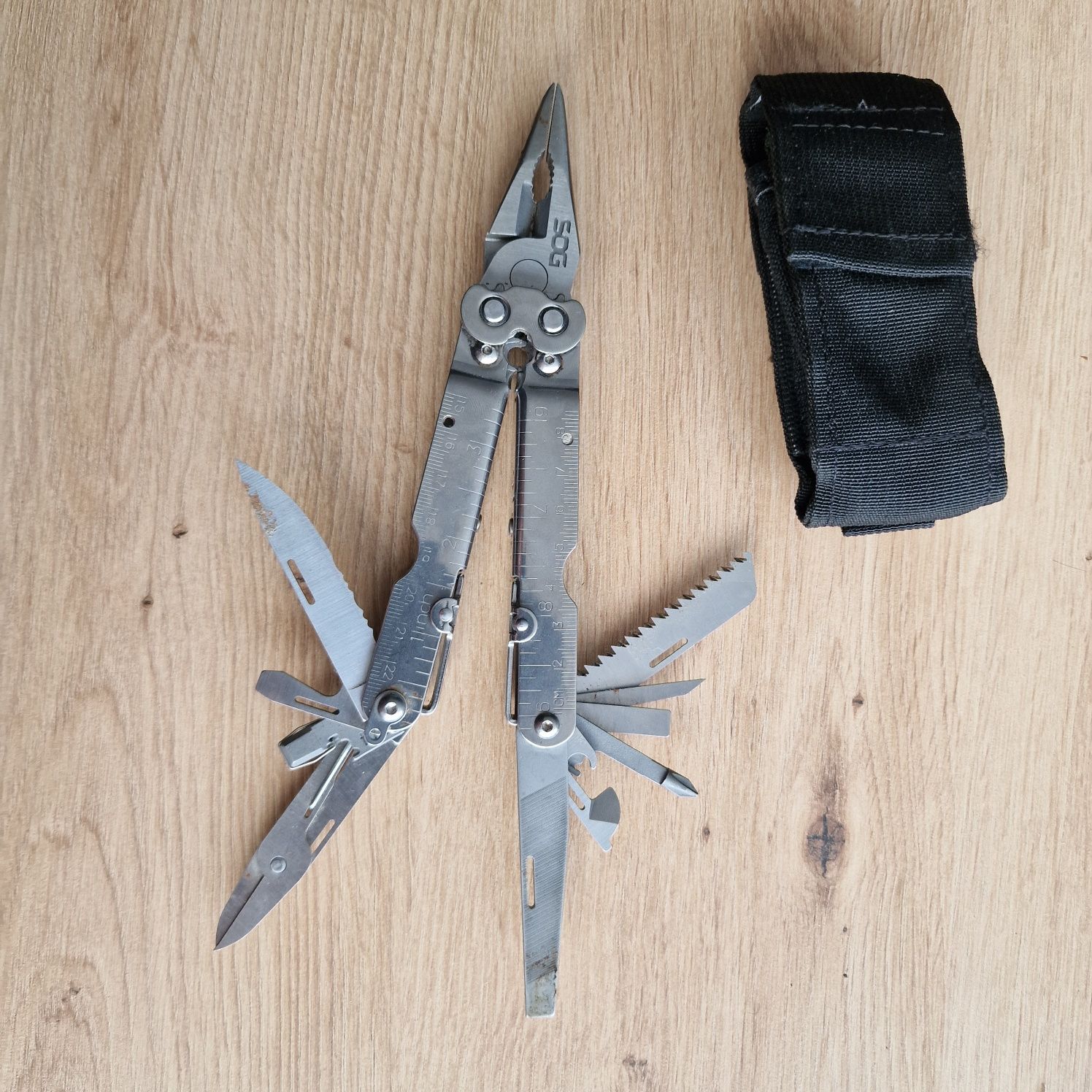 Multitool SOG 18 w 1 pokrowiec
