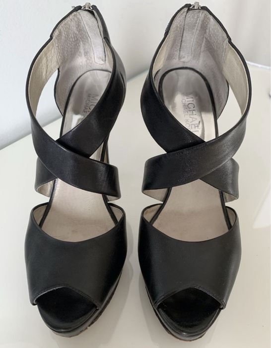 Michael Kors - Sandálias pretas de salto alto