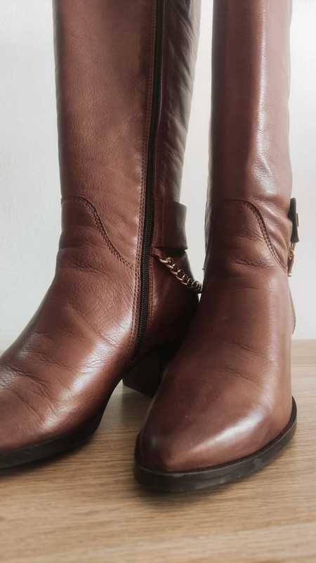 Botas castanhas cano alto com detalhe em dourado tam 36 EUR