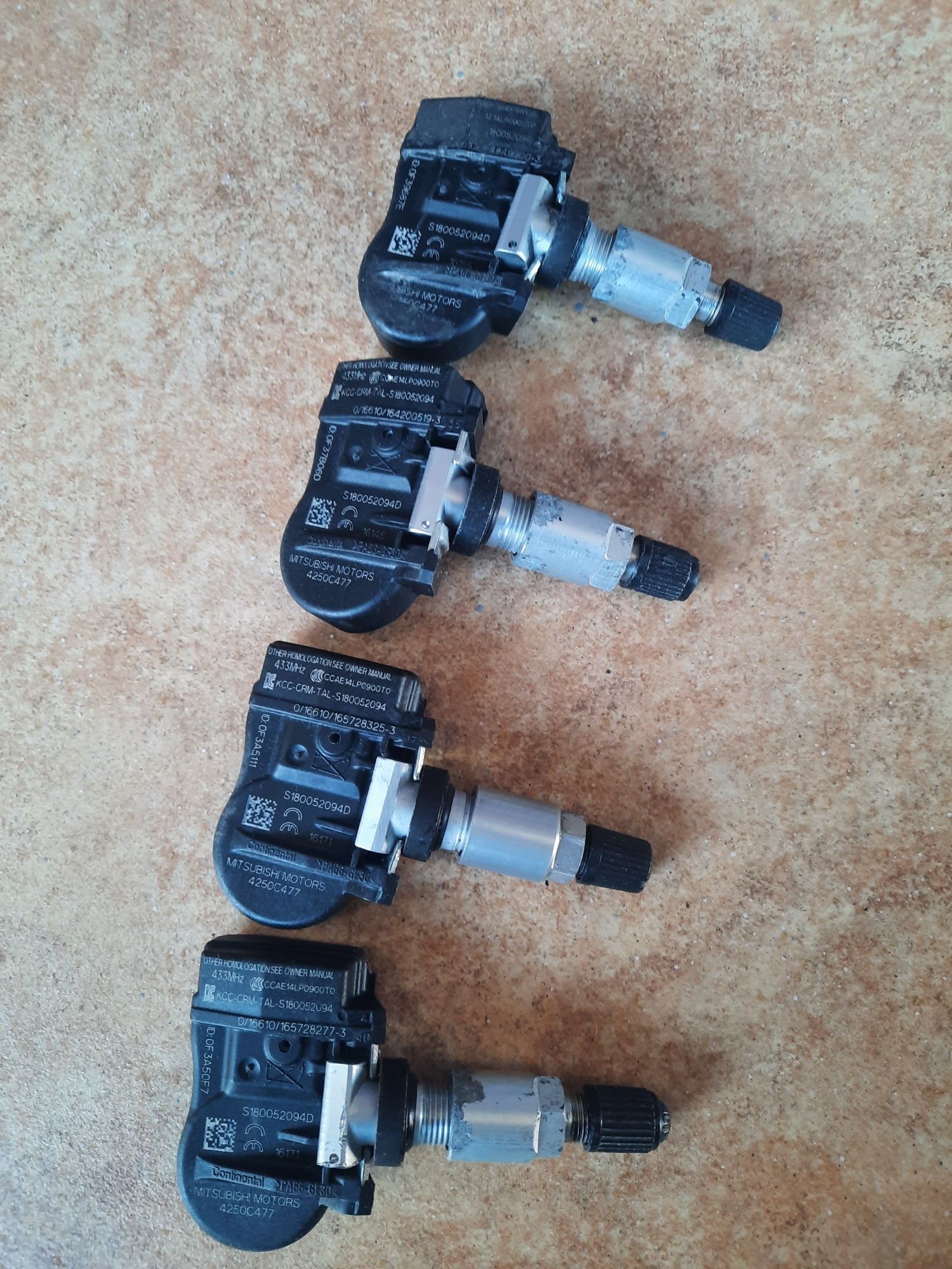 Датчики тиску шин Mitsubishi 4250C477 S180052094D TRMS Continental