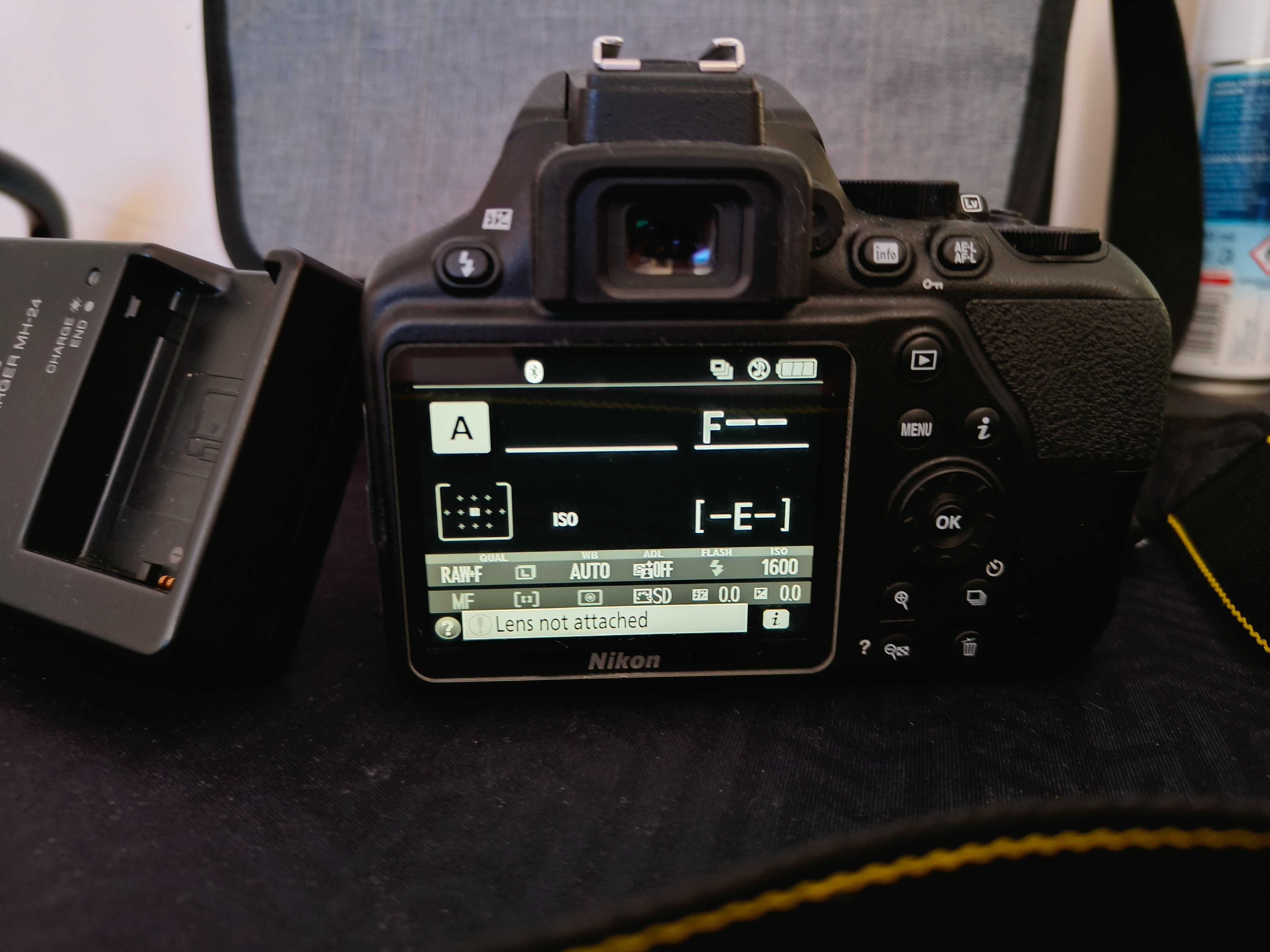 Nikon D3500 + ładowarka + bateria + torba