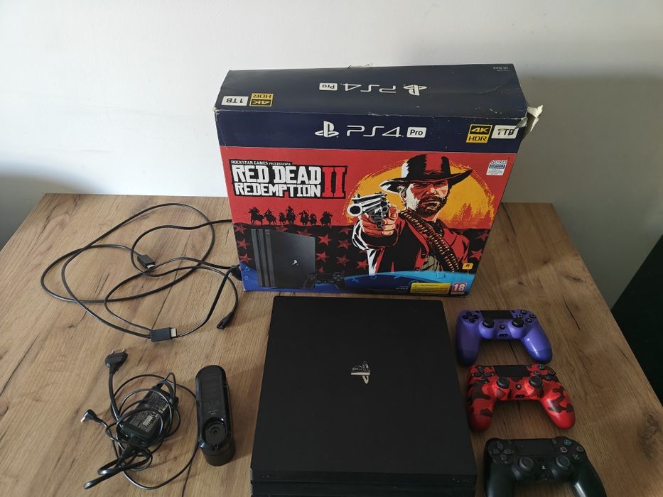 PlayStation 4 Pro 1TB + 2 oryginalne pady + stacja ładowania + akcesor