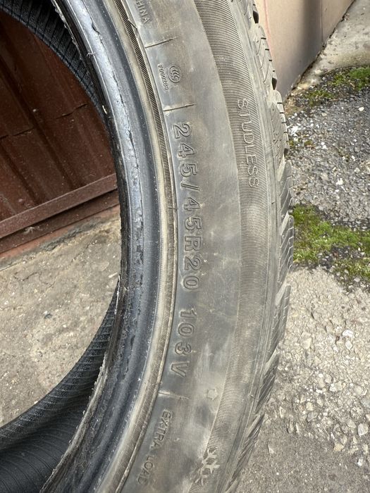 Opony zimowe 245/45R20