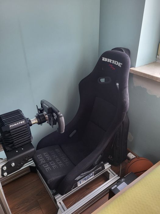 Zestaw simracingowy - Fanatec, monitor, kokpit