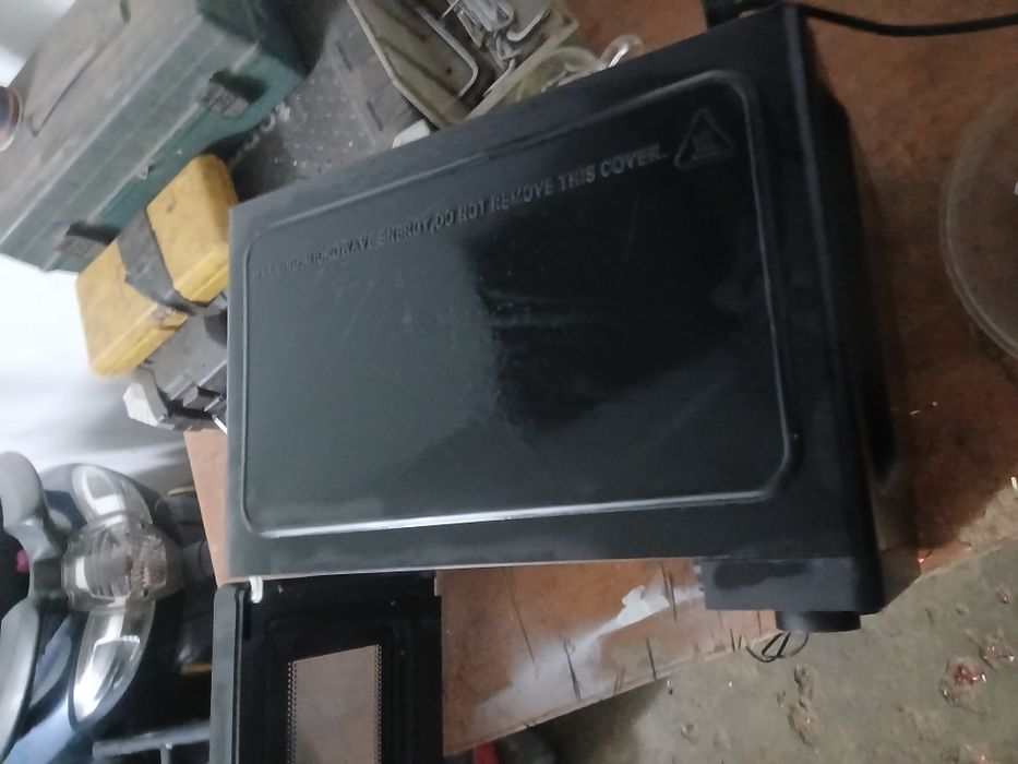 microondas no estado que se encontra-se nas fotografias