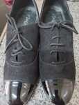 Sapatos em pele novos