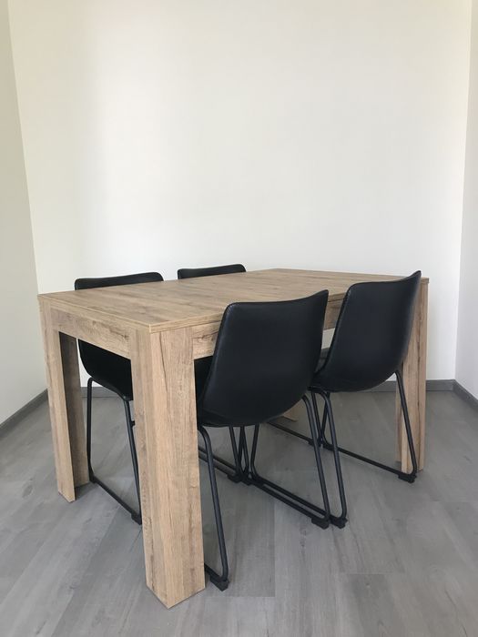 Krzesła do jadalni z czarnej ekoskóry