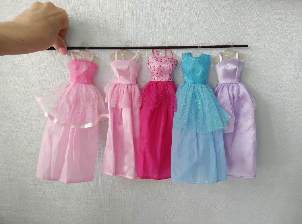 Сукні для ляльок