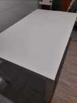 Mesa branca de cozinha