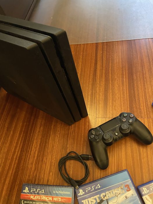 Vendo Playstation 4 de 1 tera NOVA com jogos