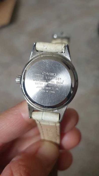 Relógio Casio branco