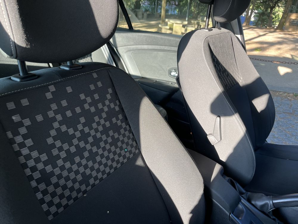 Carrinha em muito bom estado de conservação: pintura, pneus, motor.
