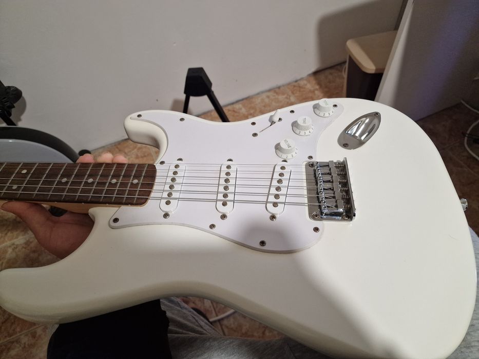 Guitarra Fender Sonic Stratocaster + Interface de áudio + Acessórios