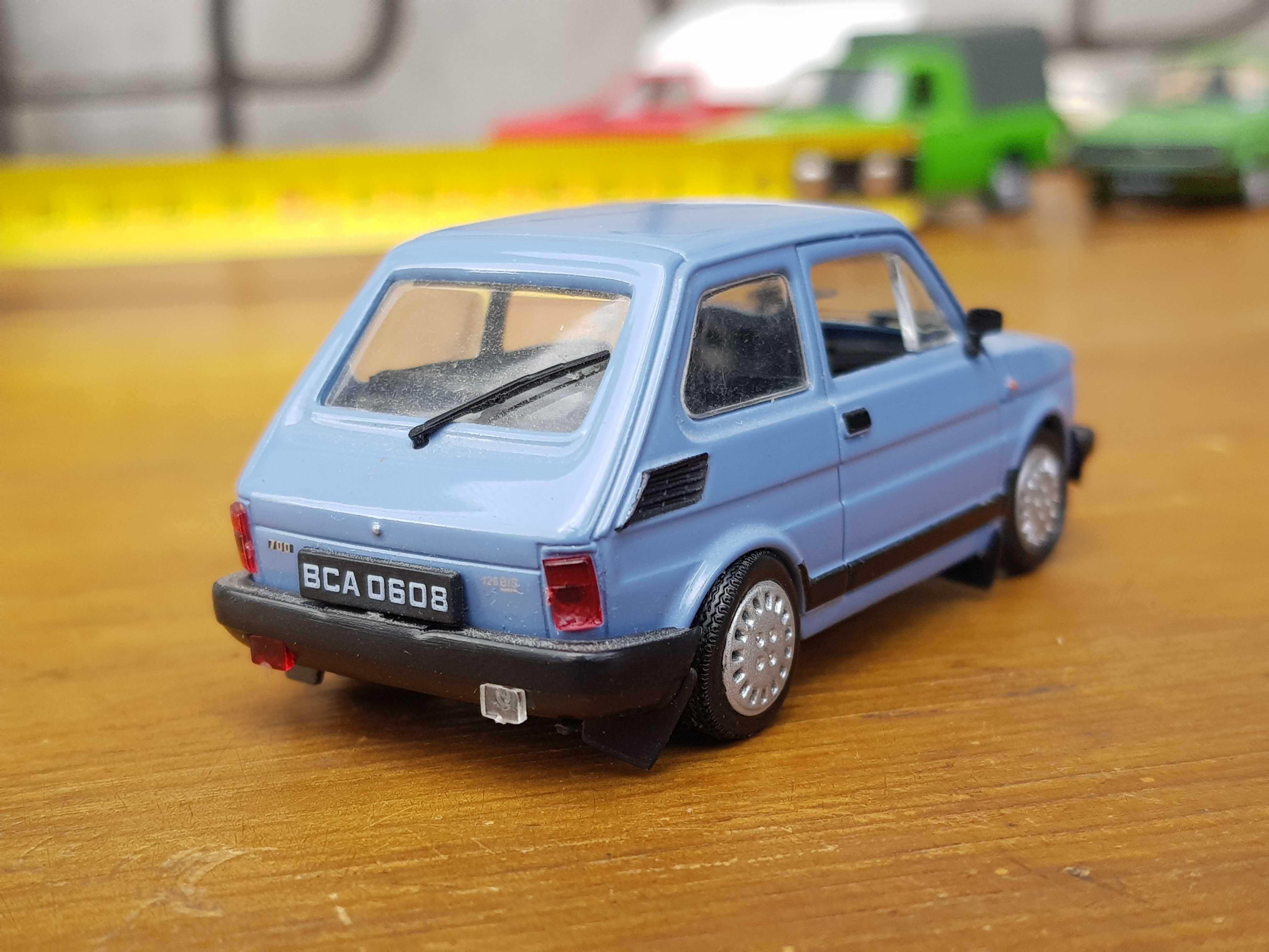 Stary metalowy resorak samochód FIAT 126P BIS  1/43