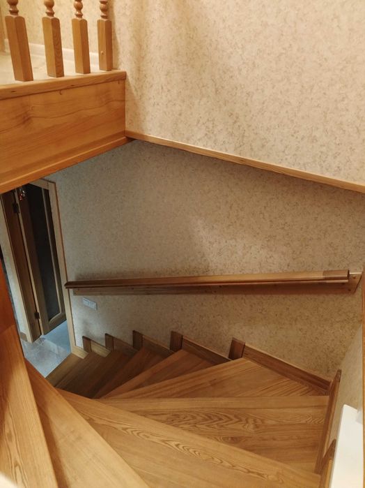 Стильний, розкішний будинок в с. Бездрик