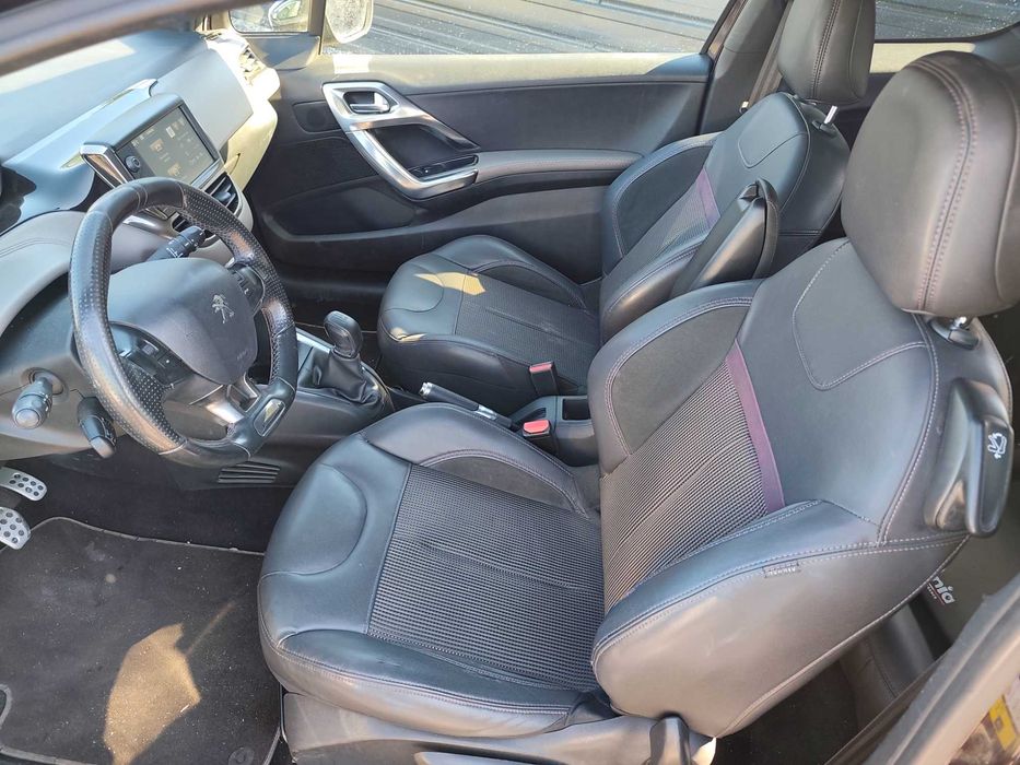 PEUGEOT 208 1.6HDI modelo XY