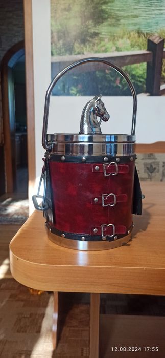 Piękny pojemnik na lód