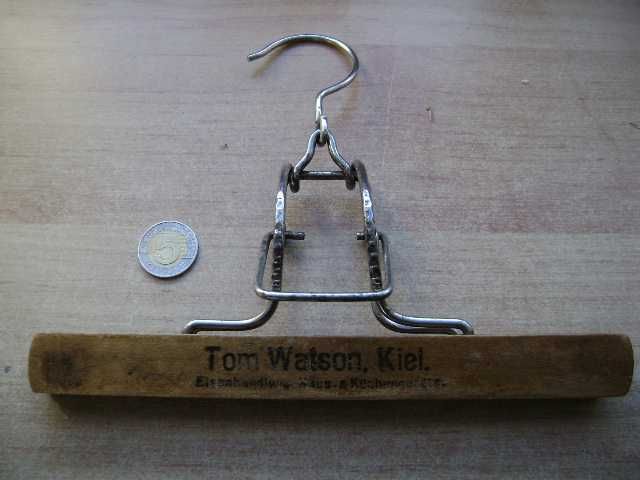 Starocie z PRL Wieszak przedwojenny Tom Watson, Kiel = założyciel IBM