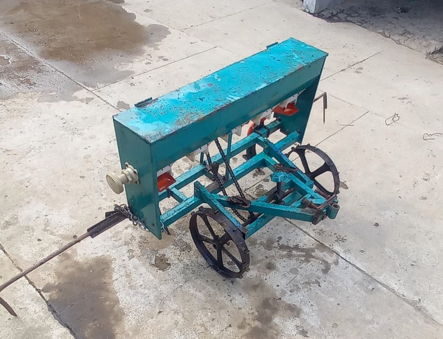 Сівалка для кукурудзи до мотоблока