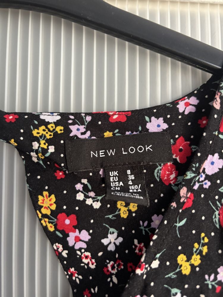 Krótki kombinezon kwiatowy New Look