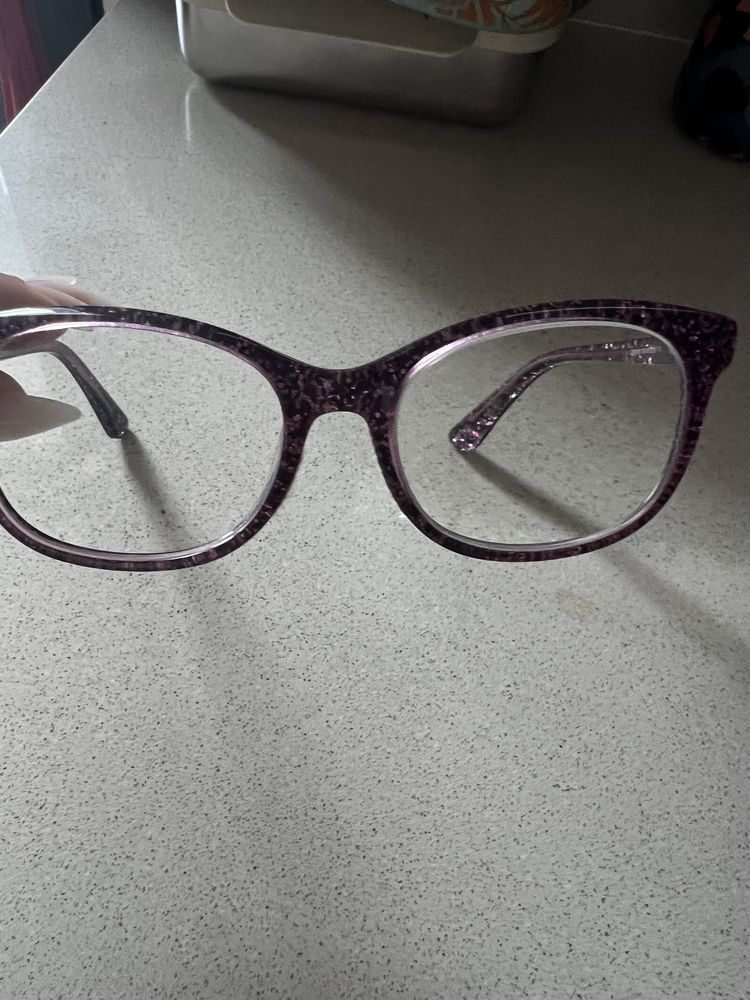 Oculos de ver, crisnça. Marca Guess.