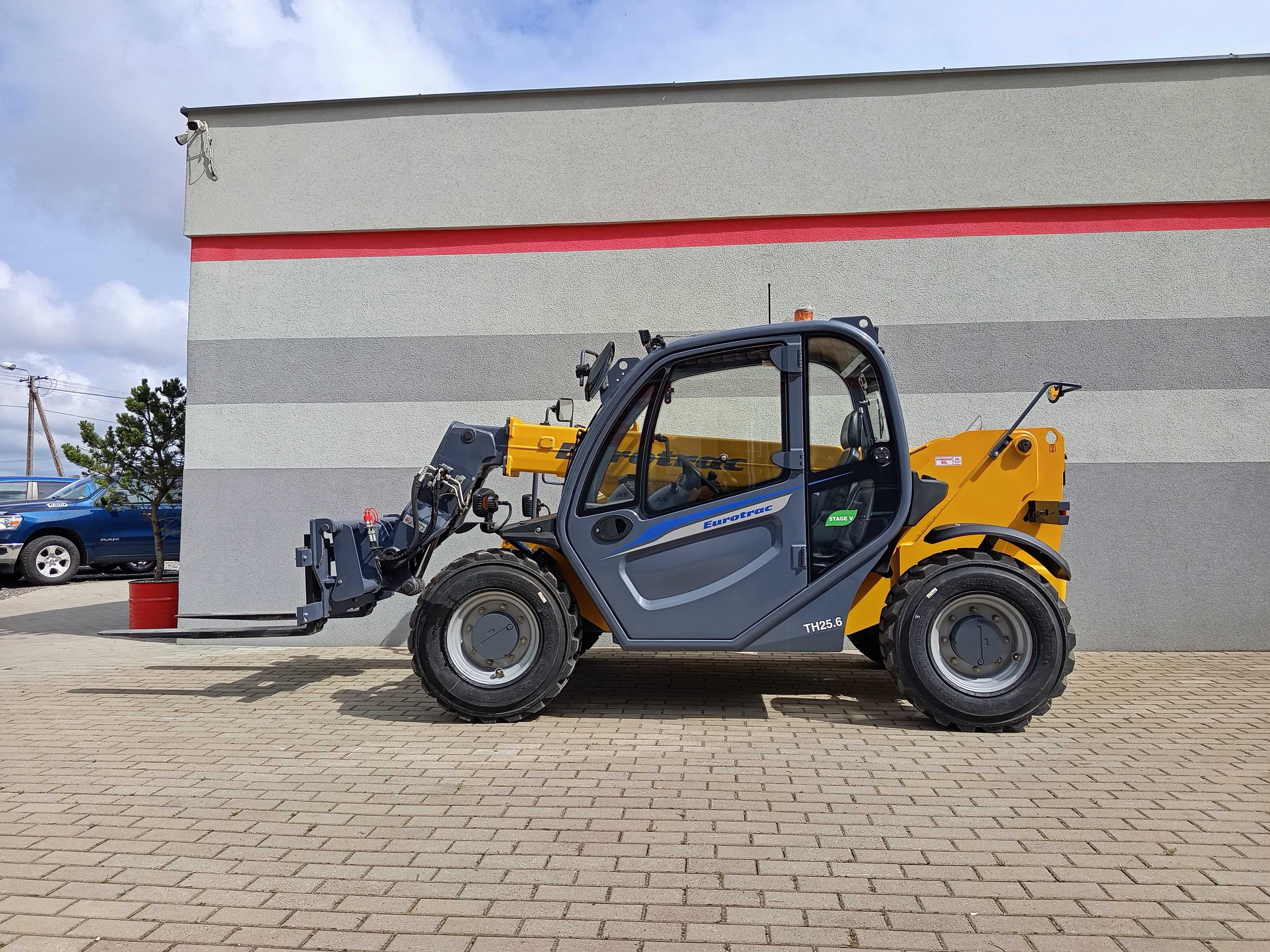 Ładowarka teleskopowa EUROTRAC TH25.6, Udźwig 2,5 T, wys. pod. 5,6 m
