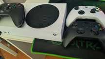 Xbox Series S + 3 pady + 20 gier