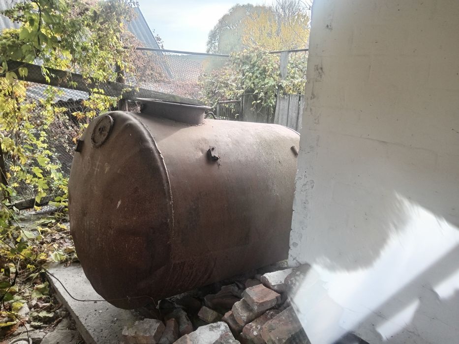 Бочка металева раніше призначалася для зерна