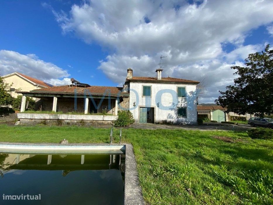 Excelente Quinta T9 com Piscina em Santo Tirso