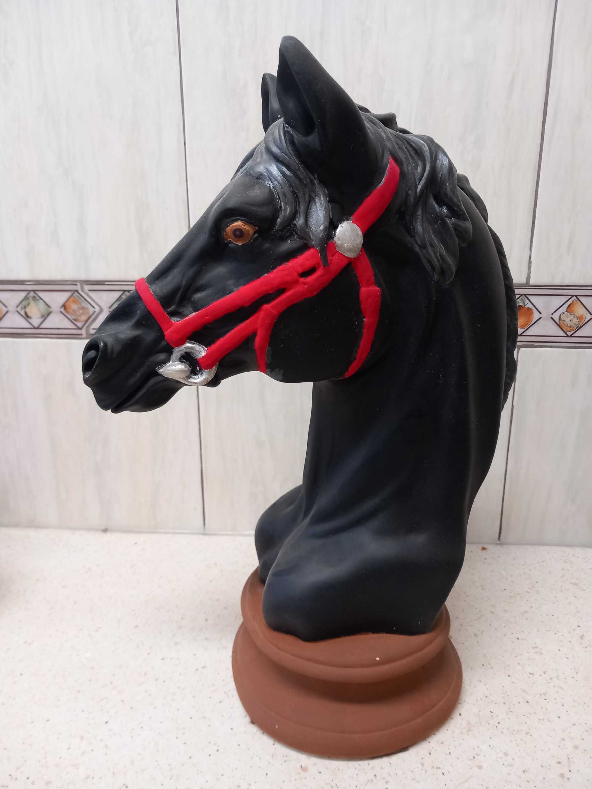 Busto de cavalo de cor preta