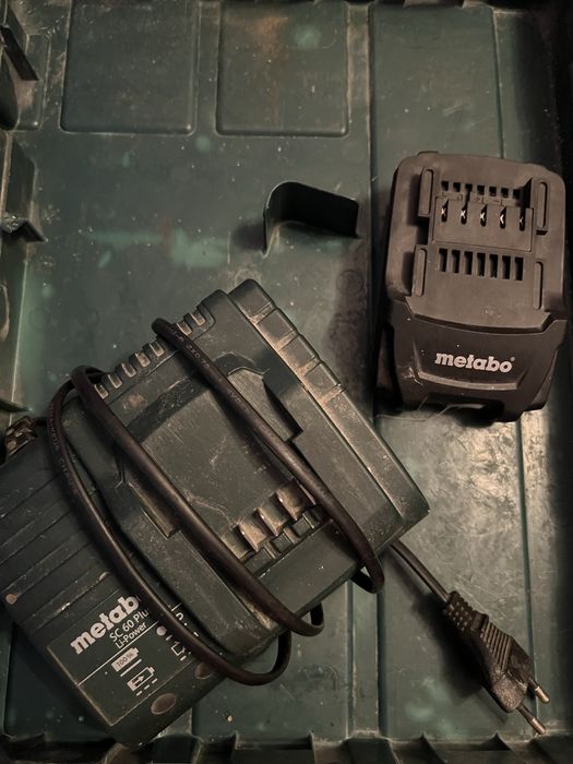Zestaw Metabo ( ładowarka, bateria i walizka)
