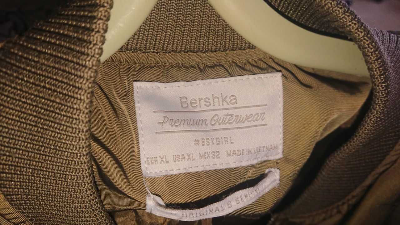 Продам бомбер, вітровка, розмір М