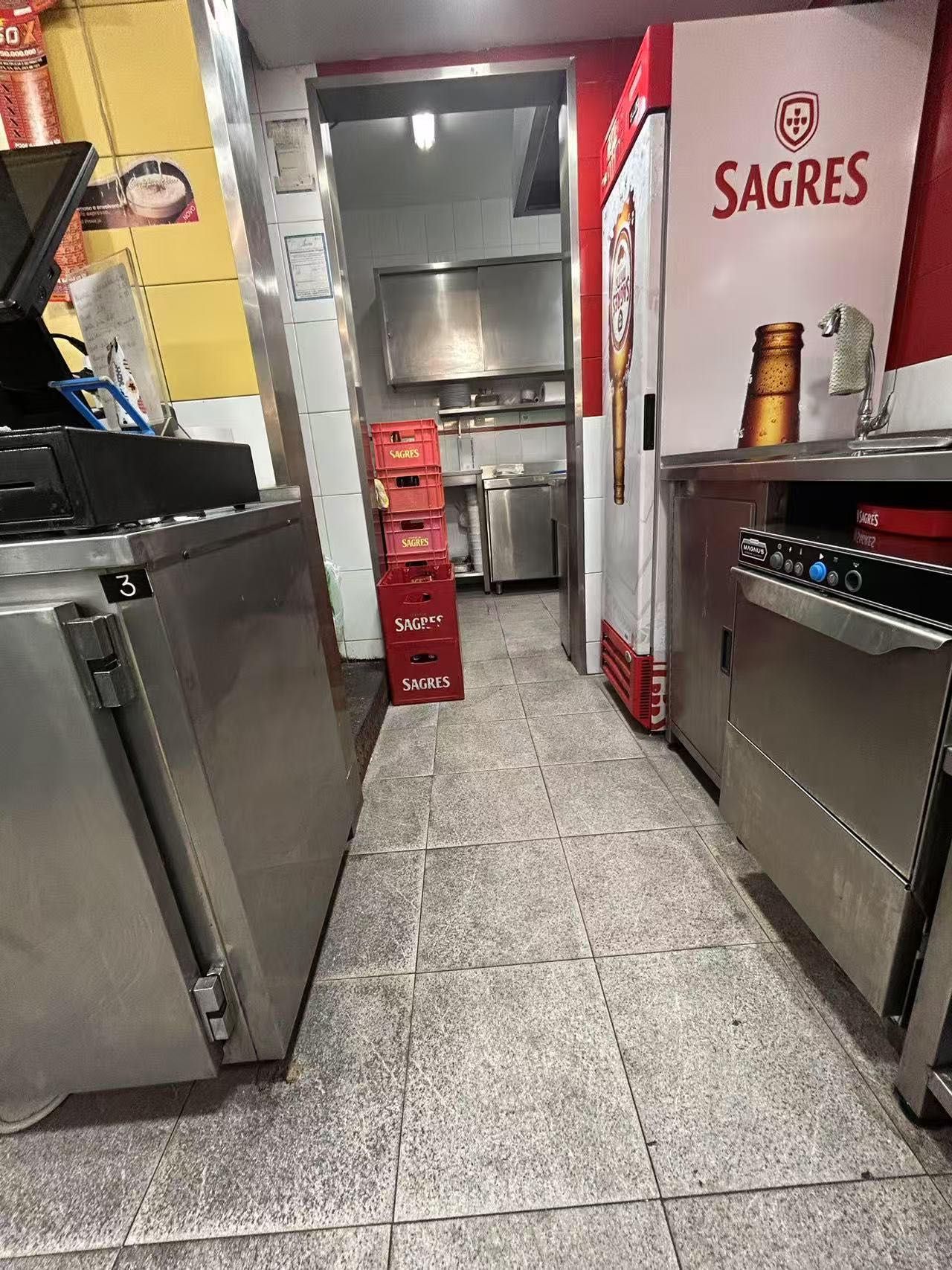 Vende-se Café Bar ao pé do metro Chelas e do futuro Hospital Oriental