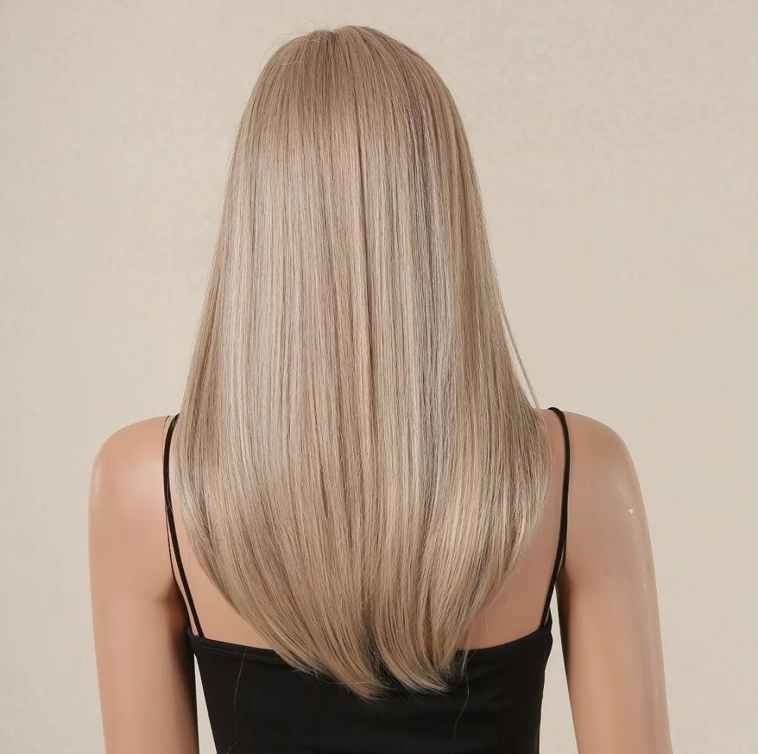 Продам нову перуку блонд  середньої довжини